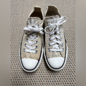 Converse (Women’s 8/Men’s 6)